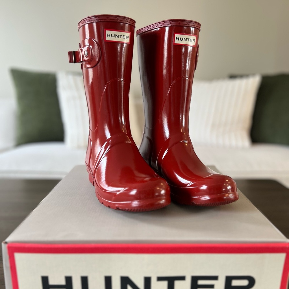 EUC Hunter Original Short Gloss Boots in Military Red